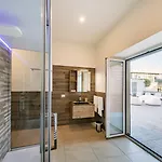 Squares Гостевой дом 4*