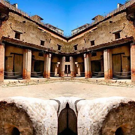 Casa de hóspedes Squares 4*