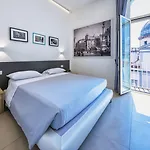 Squares בית הארחה 4*